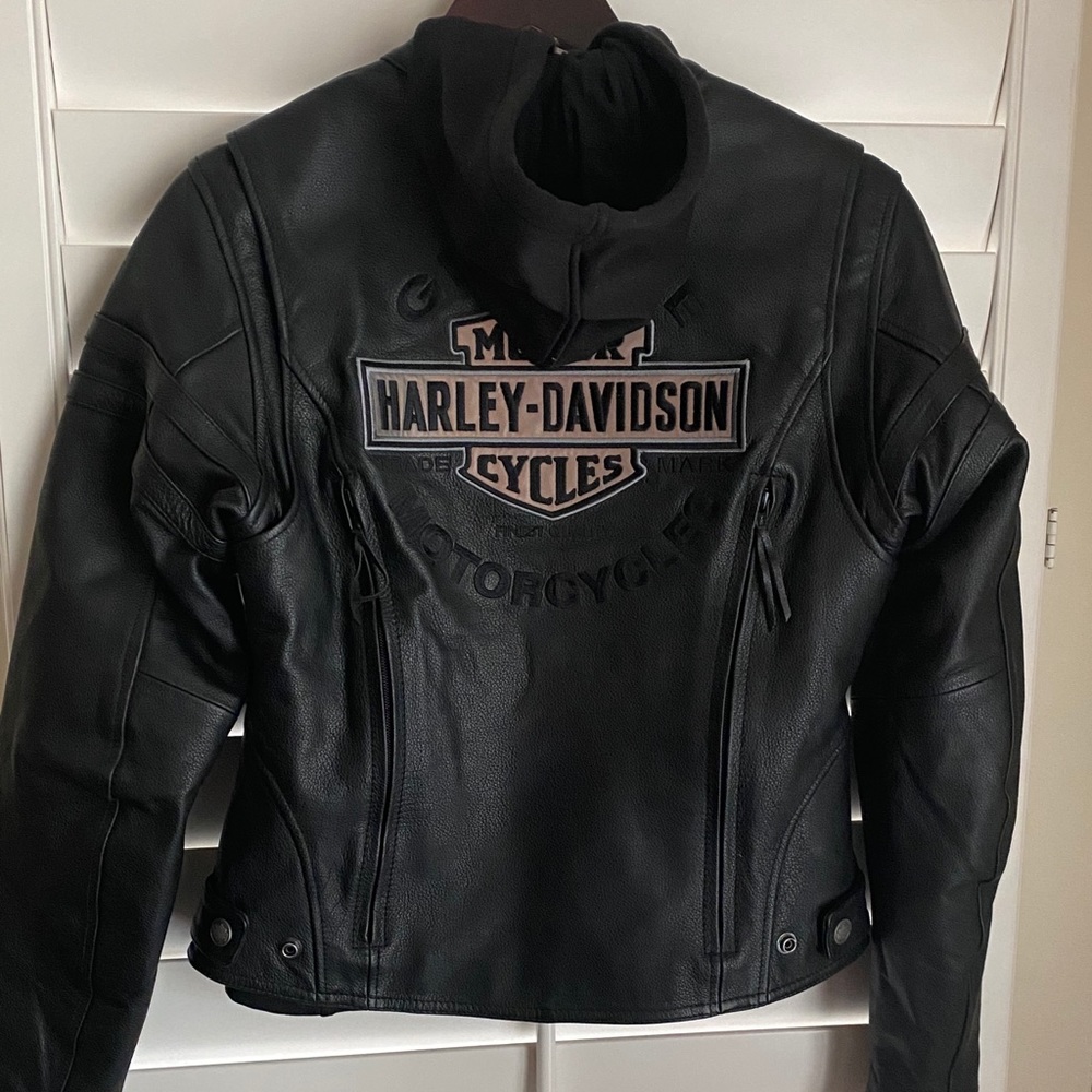 Host Pick🎉Harley Davidson Miss Enthusiast Leather Jacket with removable Hoodie